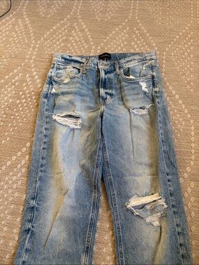 Lucky Brand Distressed Light Wash Blue Jeans